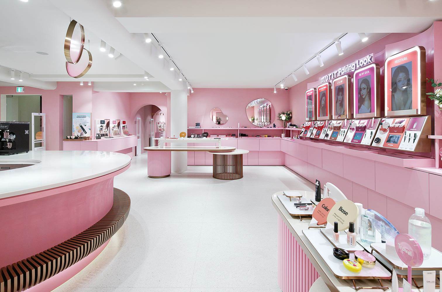 decor tiệm mỹ phẩm Pendecor