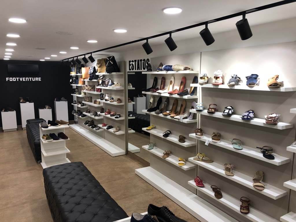 thi công showroom Pendecor